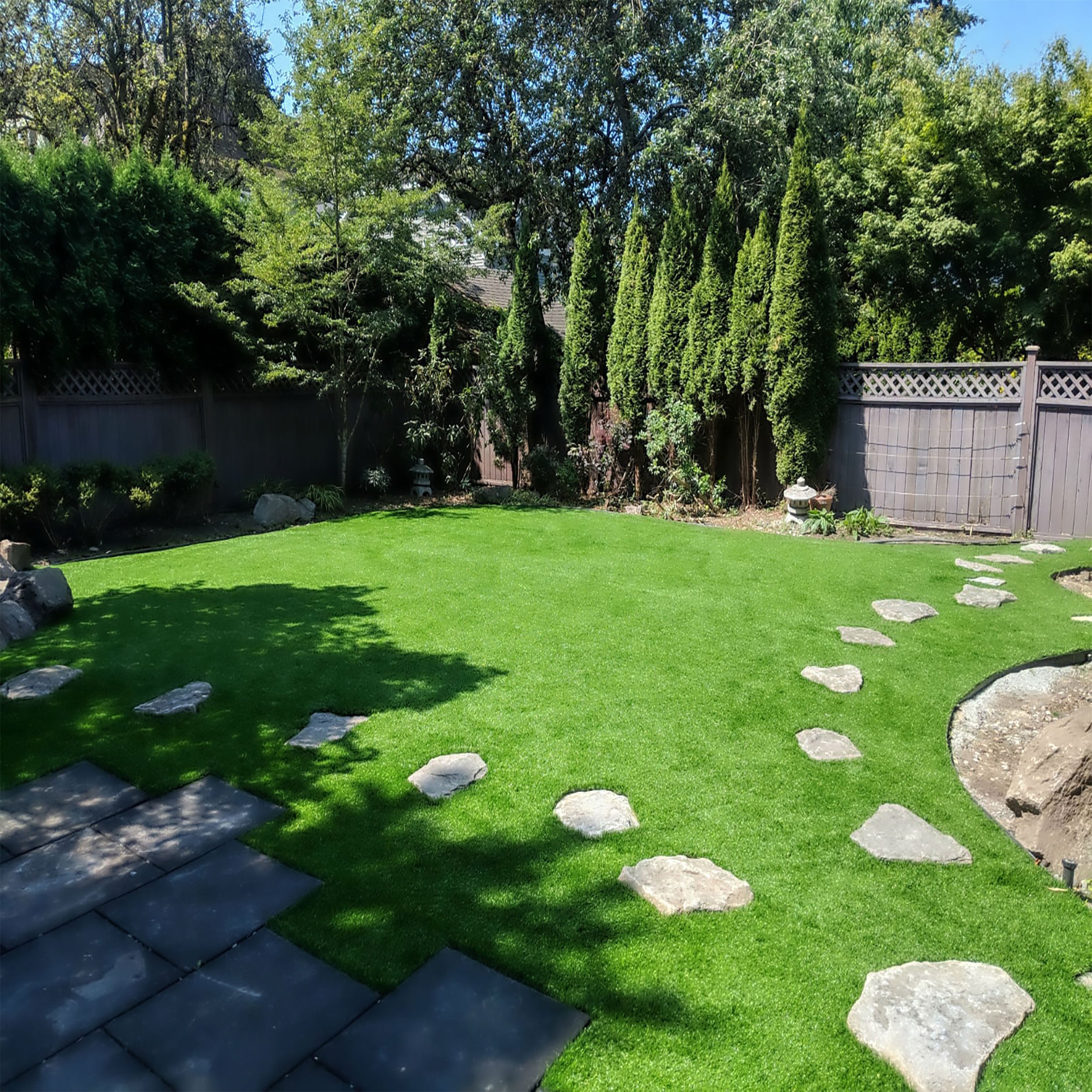 40mm Jade Artificial Grass 6.5 Feet Width PE & PU Material Grass For Indoor And Outdoor Use