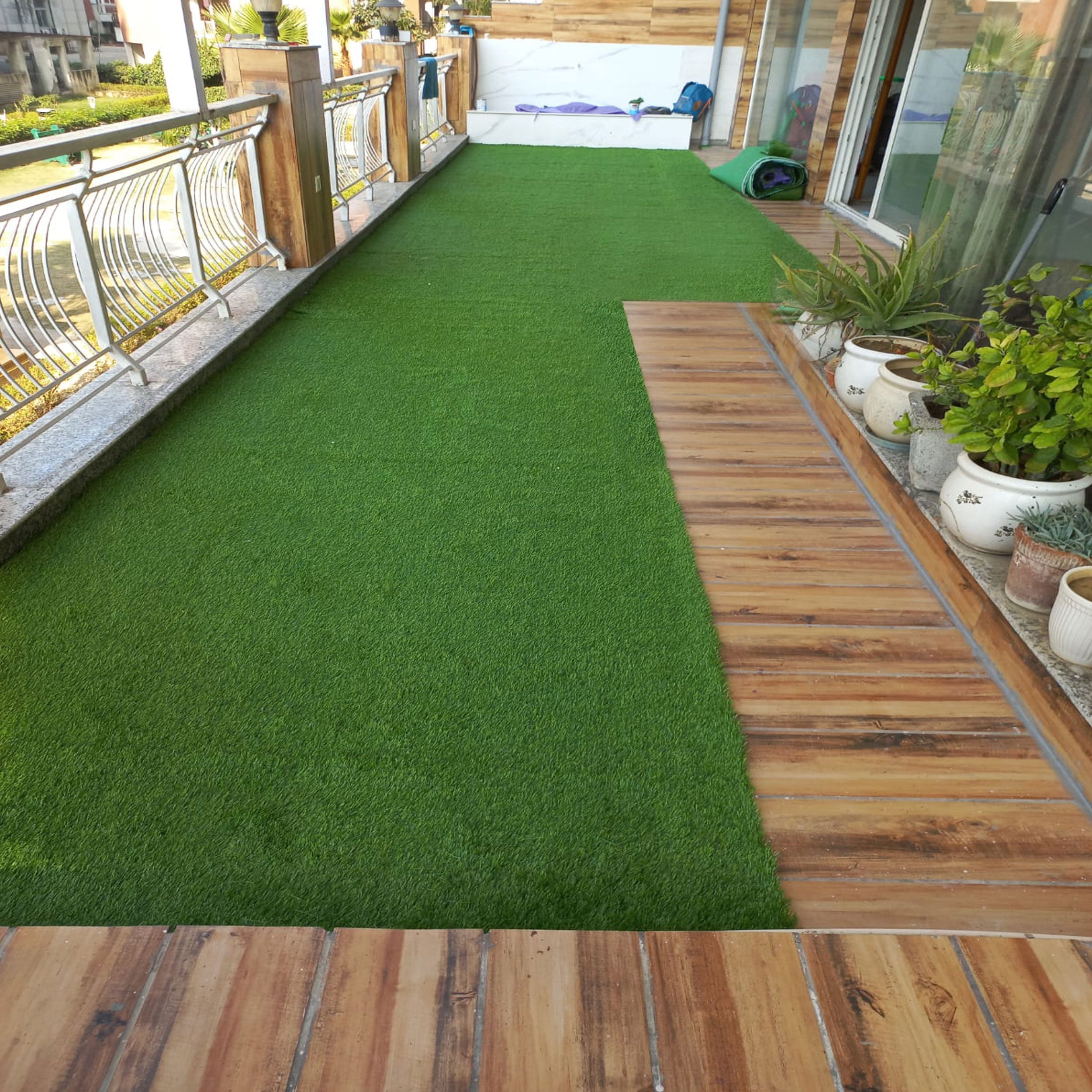 50mm Emerald Artificial Grass 6.5 Feet Width PE & PU Material Grass For Indoor And Outdoor Use