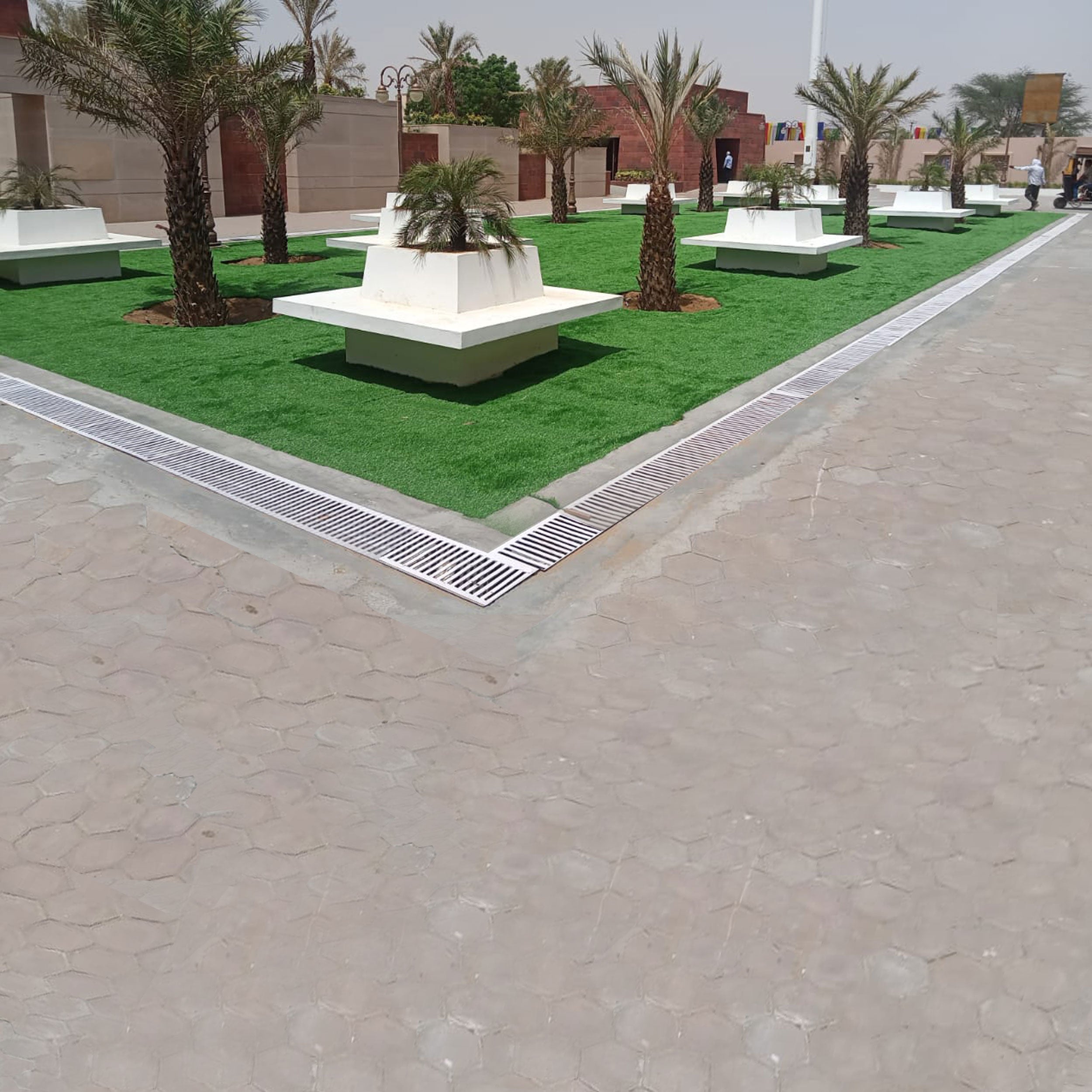 50mm Emerald Artificial Grass 6.5 Feet Width PE & PU Material Grass For Indoor And Outdoor Use