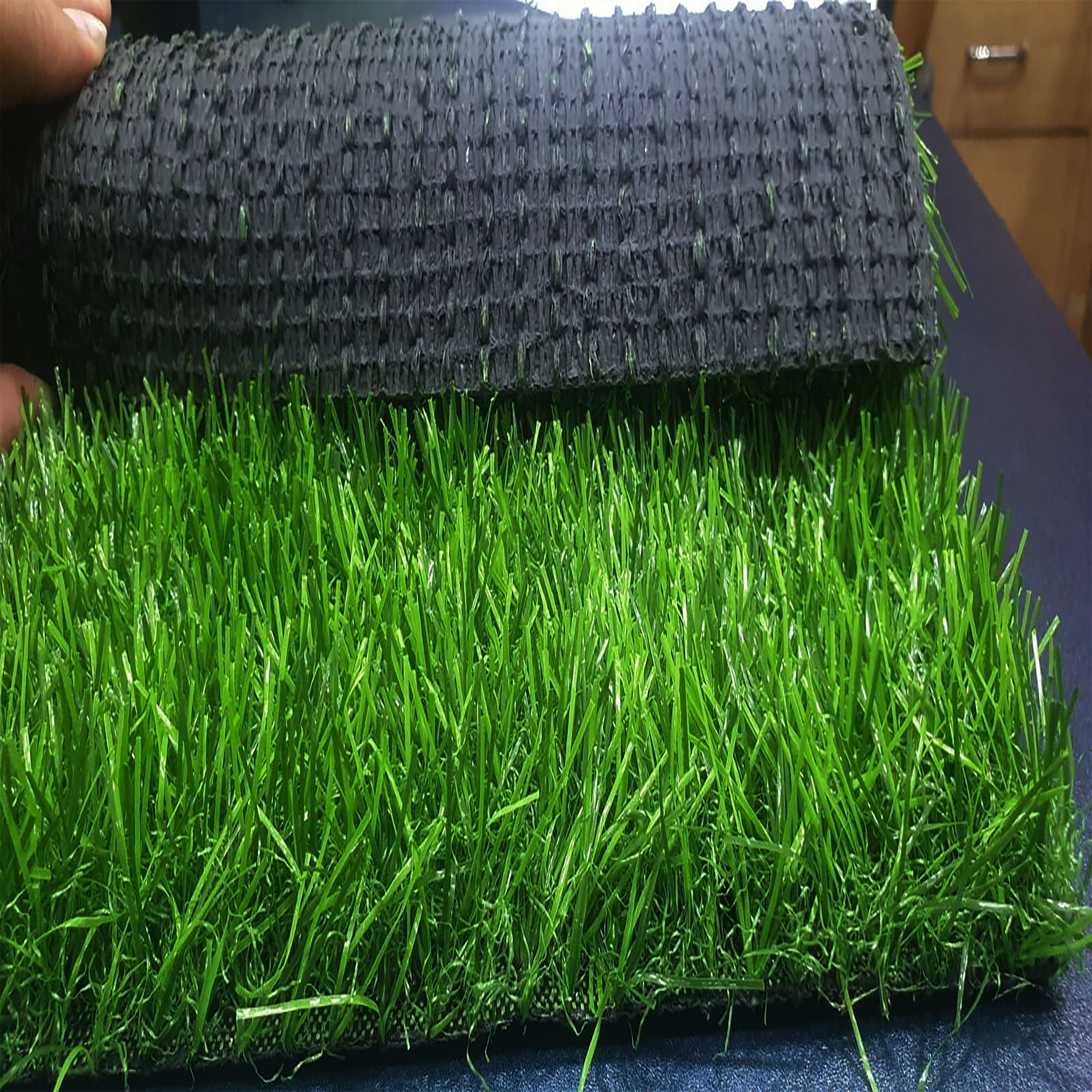 25mm Emerald Artificial Grass 2 Feet Width PE & PU Material Grass For Indoor And Outdoor Use